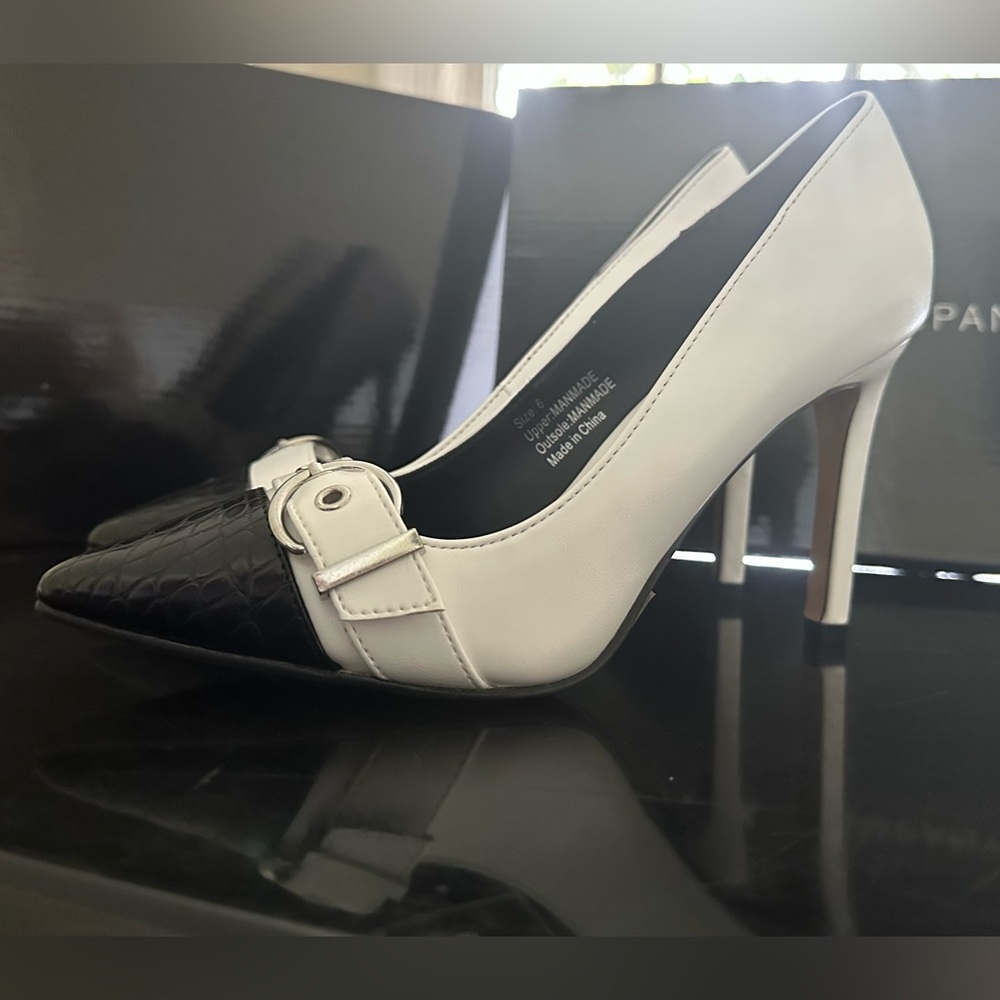 Size 6 color block women’s heels